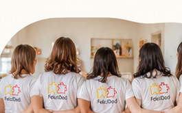 Educatrici FeliciDad viste di spalle, unite in gruppo